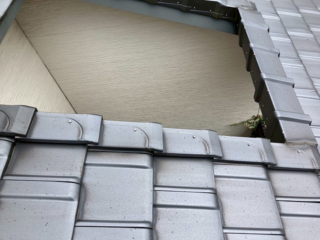 開口周りの瓦の確認